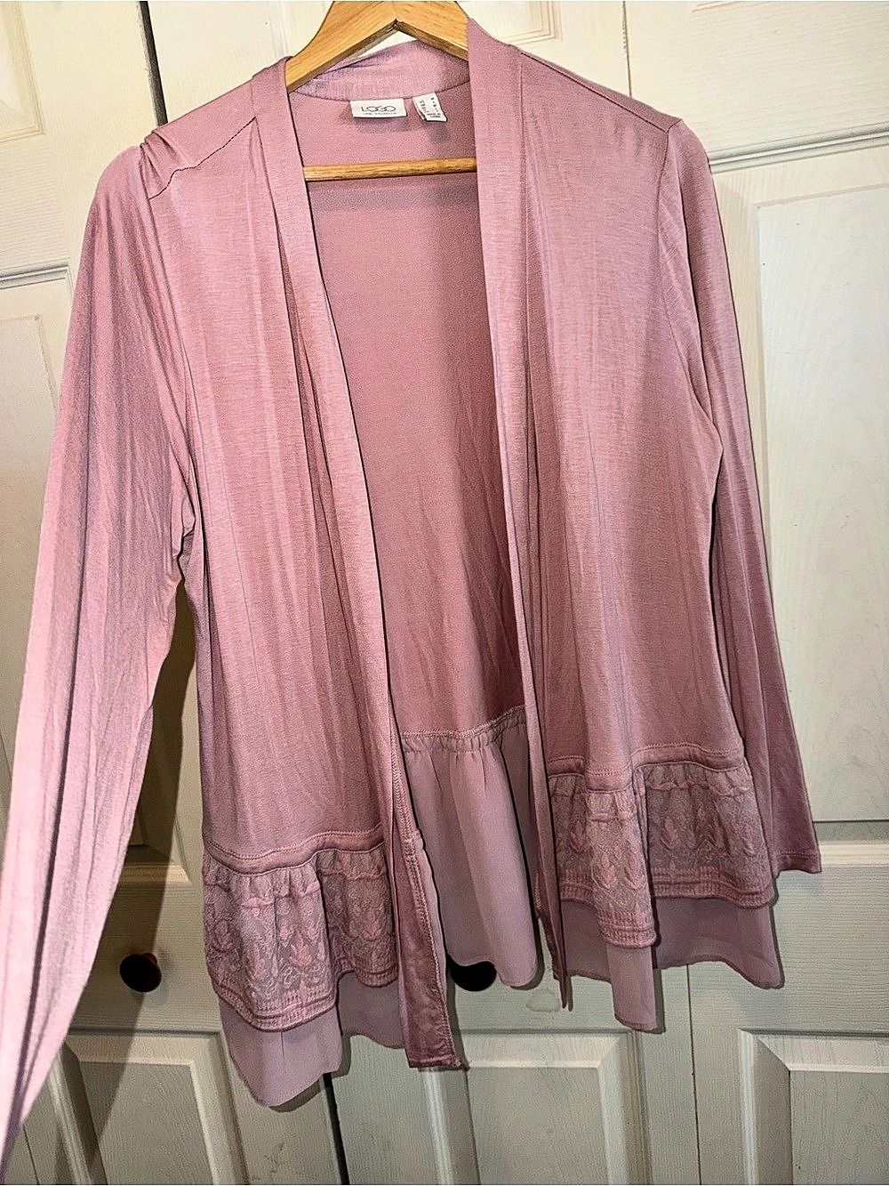 LOGO by Lori Goldstein mauve Floral Ruffle Cardigan Size Medium
